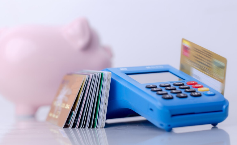 如何通過拉卡拉電簽POS機使用花唄分期，花唄分期的條件